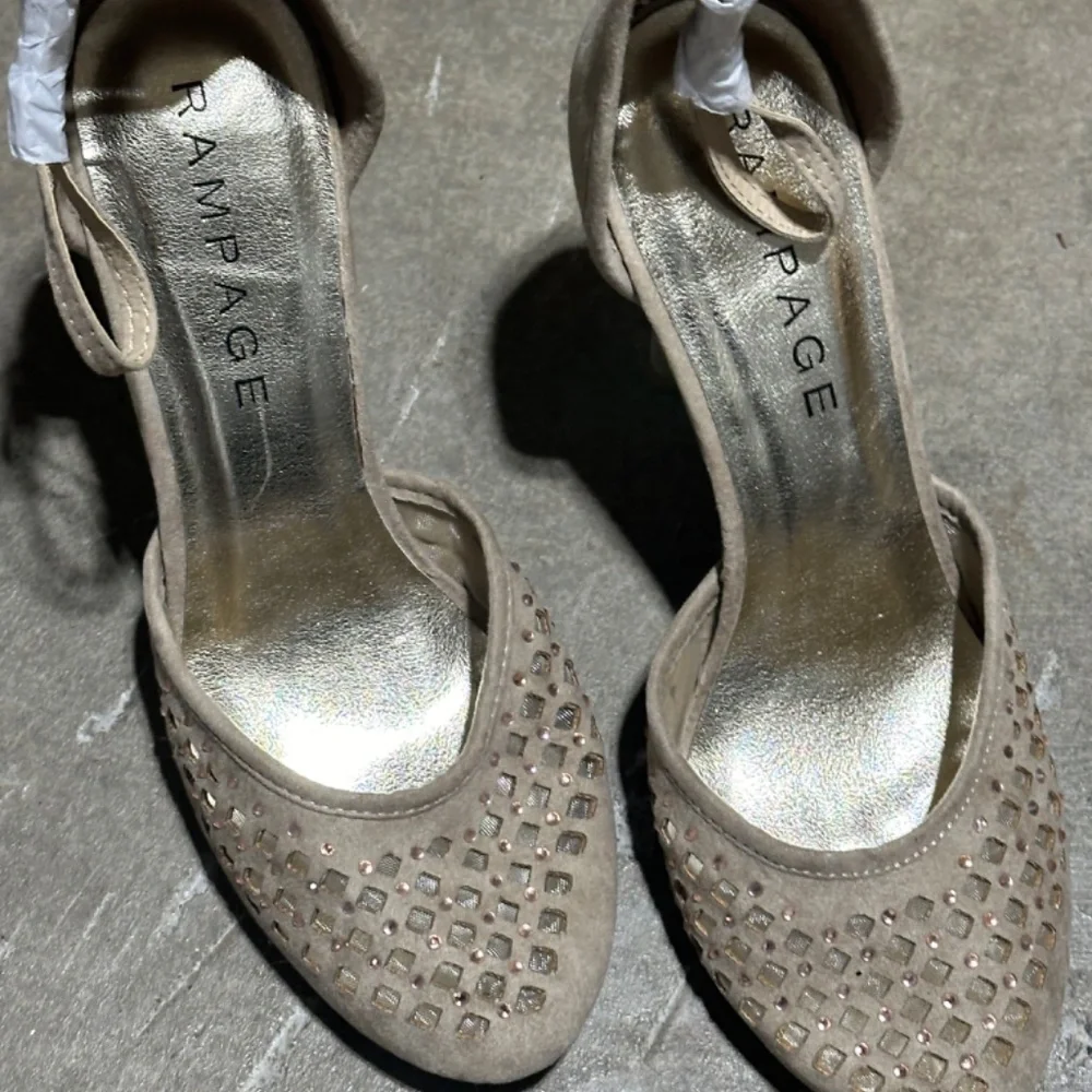 Shoes - Picture 4 of 5